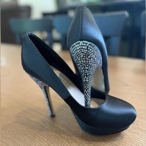 Steve Madden Partyy-R Black Satin Platform Pumps – Worn once – Like New